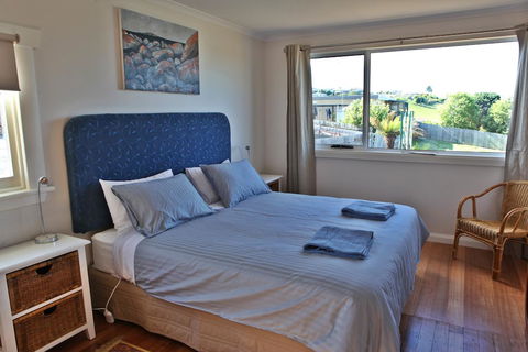 Seaview House Ulverstone - Holiday Cairns 1