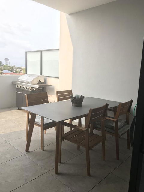 Secret At Shellharbour Village - Water View - Holiday Cairns 1