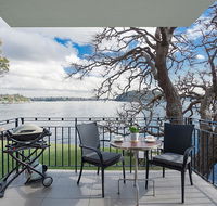 Serene And Stylish Harbourside Apartment