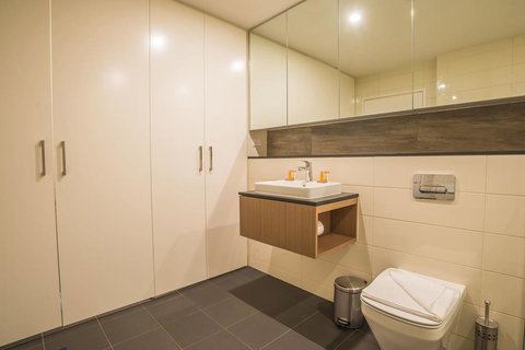 Serene Leichhardt 2bed2bath APT (Lewisham Station) - Holiday Cairns 3