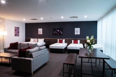Sfera's Park Suites & Convention Centre - Holiday Cairns 2
