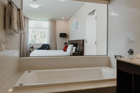 Sfera's Park Suites & Convention Centre - Holiday Cairns 1