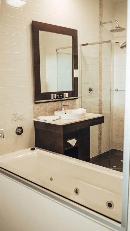 Sfera's Park Suites & Convention Centre - Holiday Cairns 3