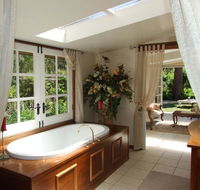 Shakespeare's Wilderness Chalet - Holiday Cairns