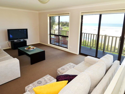 Shirl's By The Sea - Holiday Cairns 1