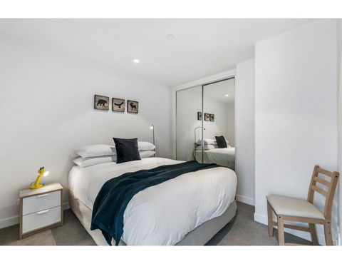 Shop Til You Drop At Sleek Unit In Hip Area - Holiday Cairns 1