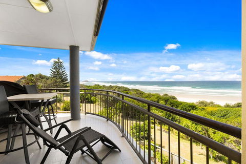Shoreline Nine Penthouse With Ocean Views - Holiday Cairns 0
