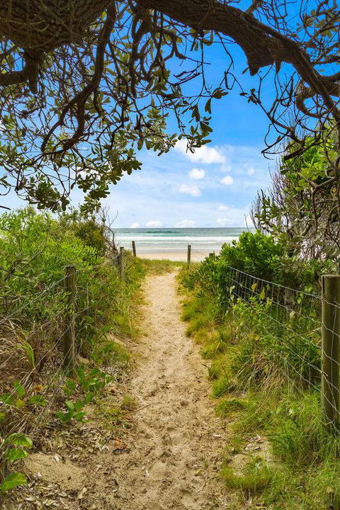 Shoreline Nine Penthouse With Ocean Views - Holiday Cairns 3