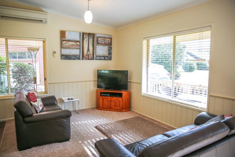 Silver Birches Holiday Village : Unit 8 - Holiday Cairns 2