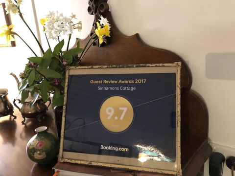 Sinnamons Cottage - Holiday Cairns 1