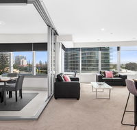 Sleek Q1 Suite in the Heart of Surfers Paradise - Holiday Cairns