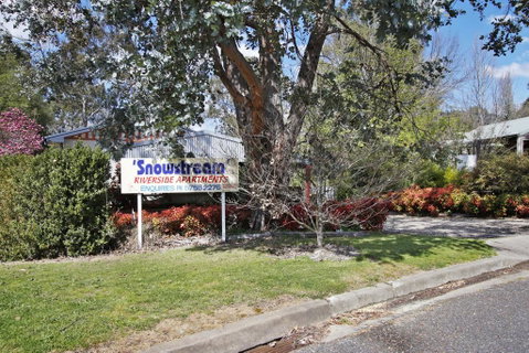 Snowstream Riverside Apartments - Unit 3 - Holiday Cairns 0
