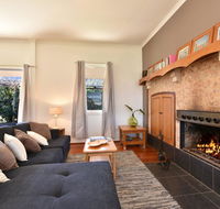 Somerville Wines Farmstay in Broke super cute house on working farm. Walk for miles. - Holiday Cairns