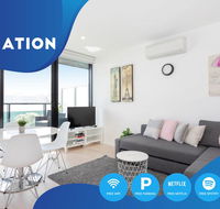 South Yarra City View Apartment with Car Park Amazon Alexa Spotify Netflix and WiFi - Holiday Cairns