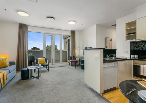 South Yarra Delight - Car Park, Wifi And Swimming Pool - Holiday Cairns 2