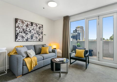 South Yarra Delight - Car Park, Wifi And Swimming Pool - Holiday Cairns 0
