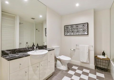 South Yarra Delight - Car Park, Wifi And Swimming Pool - Holiday Cairns 3