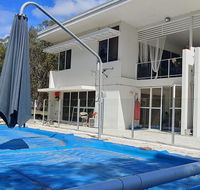 Spacious 2 bedroom unit private bath kitchen RV parking on 5 acres 10 min to Fraser Island barge - Holiday Cairns