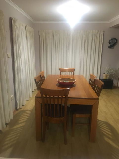 Spacious And Central To CBD - Holiday Cairns 2