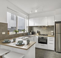 Spacious apartment within minutes of Acland Street - Holiday Cairns