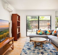 Spacious Home in the Heart of Avalon Beach - Holiday Cairns