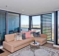 Spectacular Private Balcony Views with Pool - Holiday Cairns