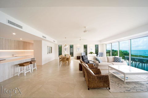 Splendeur Sur La Mer - One Bedroom - Holiday Cairns 1