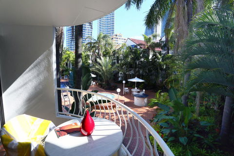St Tropez Resort - Holiday Cairns 1