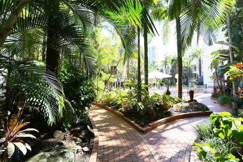 St Tropez Resort - Holiday Cairns 2