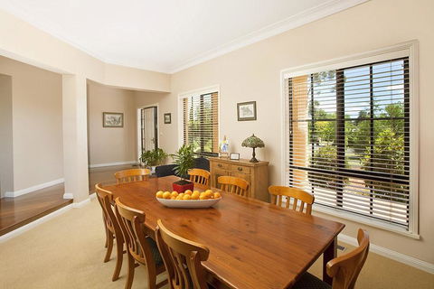 Stately Bowral Designer Home - Holiday Cairns 3