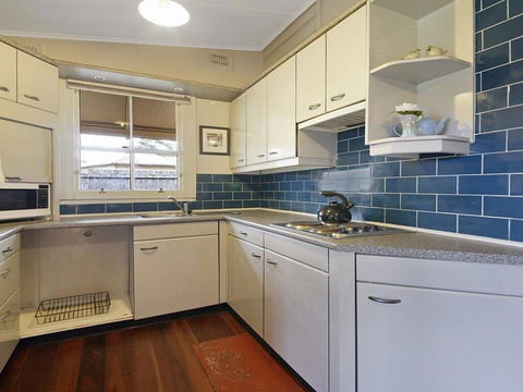 Station Masters Cottage - Classic Quaint & Nostalgia - Holiday Cairns 1