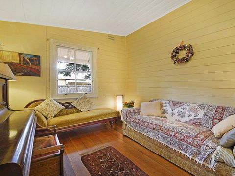 Station Masters Cottage - Classic Quaint & Nostalgia - Holiday Cairns 2