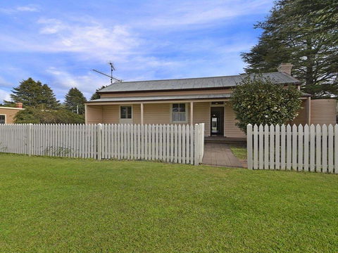 Station Masters Cottage - Classic Quaint & Nostalgia - Holiday Cairns 0