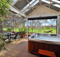 Stephanette's Cottage - Holiday Cairns
