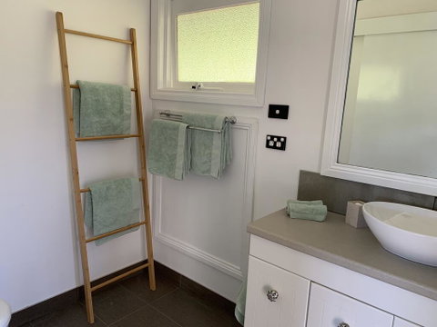 Stephanies Country Cottages - Holiday Cairns 3