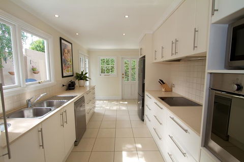Strahan House - Holiday Cairns 2
