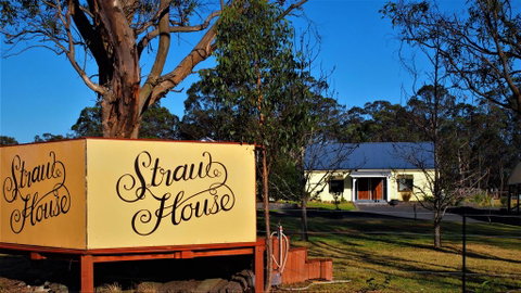 Straw House B And B - Holiday Cairns 0