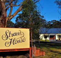 Straw House B and B - Holiday Cairns