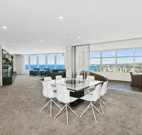 Stunning 4 bedroom Sub Penthouse - level 60 Q1 - Holiday Cairns