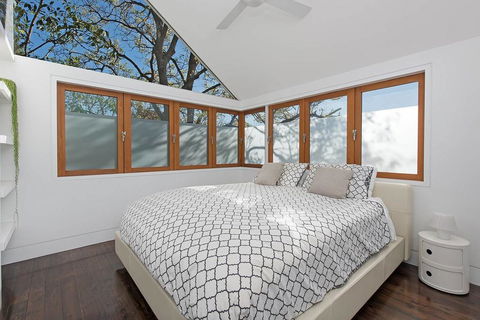 Stunning Architectural Family House In Rozelle - Holiday Cairns 2