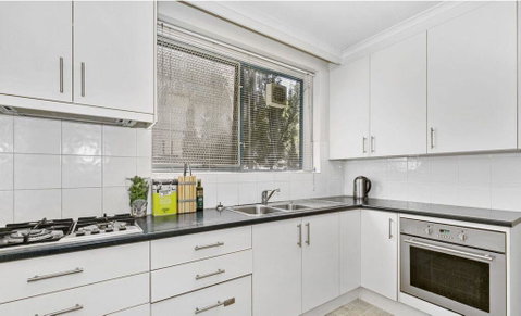 Stunning Hidden Gem In The Heart Of St. Kilda, 2 Bed, 1 Bath Free WiFi, Carpark & Netflix! - Holiday Cairns 0