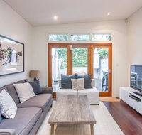 Stunning Townhouse- Quiet Street Close to CBD - Holiday Cairns