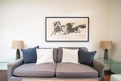 Stunning Townhouse- Quiet Street Close To CBD - Holiday Cairns 3