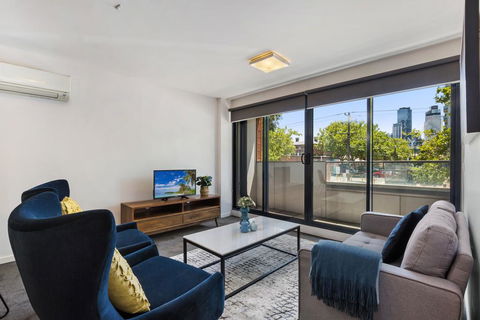 Stylish 2-Bed Apartment With Parking In Hip Area - Holiday Cairns 1