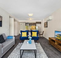 Stylish 2-Bed Apartment with Parking in Hip Area - Holiday Cairns