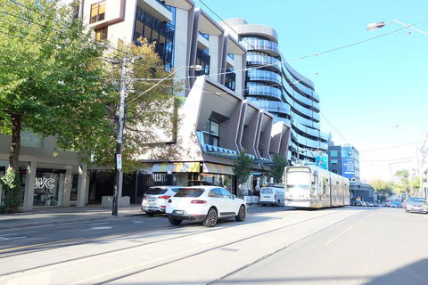 Stylish Apartment - Holiday Cairns 3