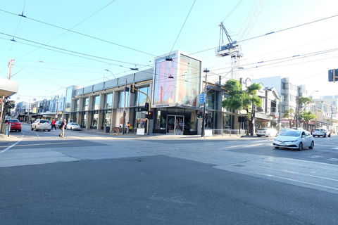 Stylish Apartment - Holiday Cairns 1