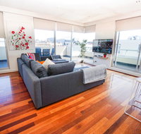 Stylish Modern 3BD Retreat at an Amazing Location - Holiday Cairns