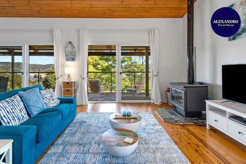 Stylish Renovated Home - Ocean Views - Fireplace - Holiday Cairns 0