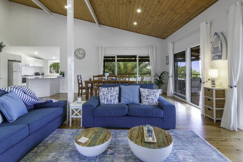 Stylish Renovated Home - Ocean Views - Fireplace - Holiday Cairns 3